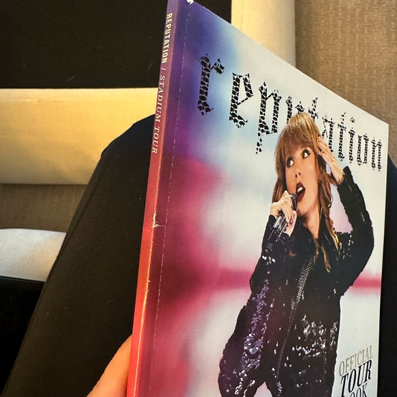 Taylor Swift Reputation Tour Book - Picture 2 of 7